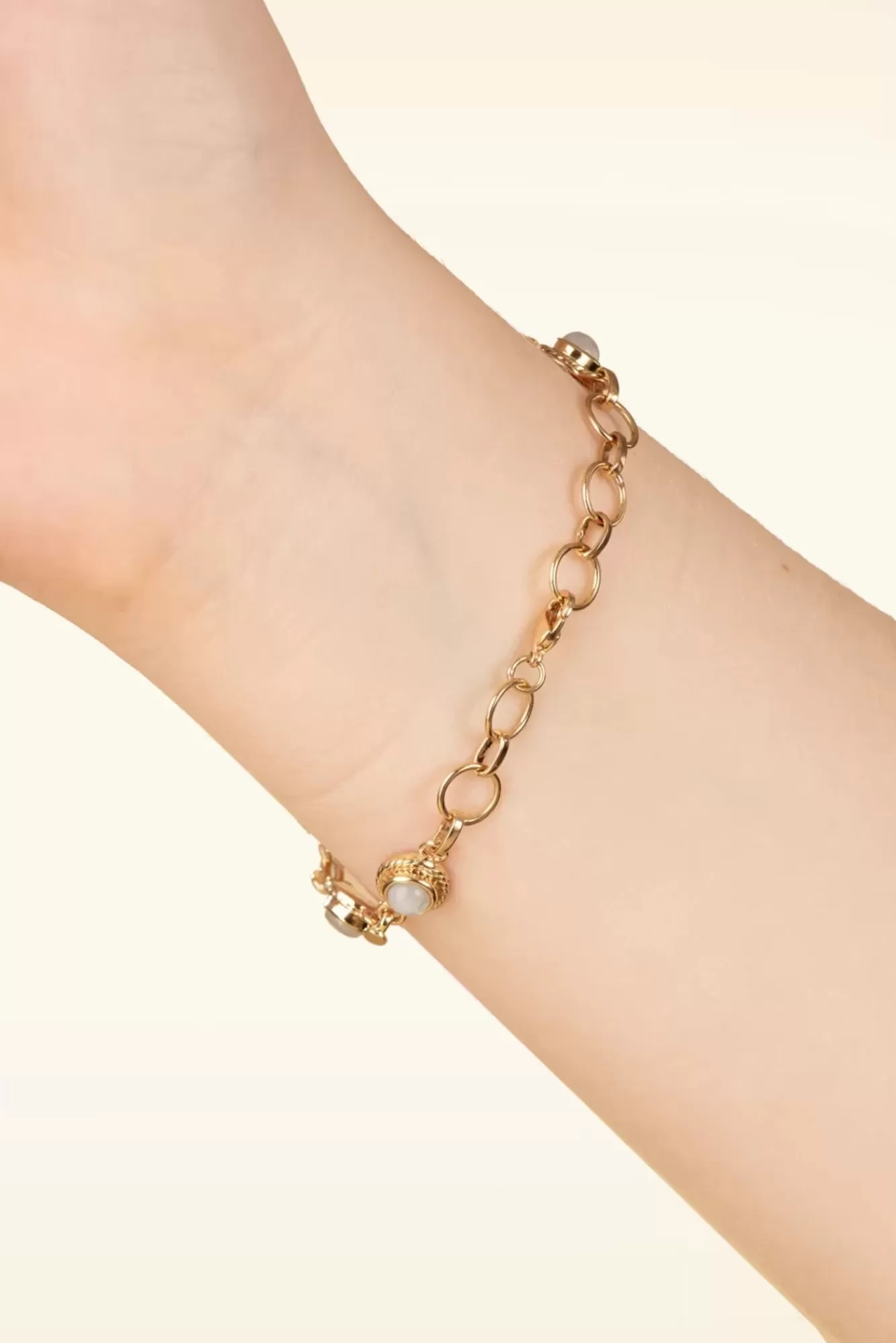 Best Sale Very Cherry Antikes Armband In Gold Und Mondstein Weis