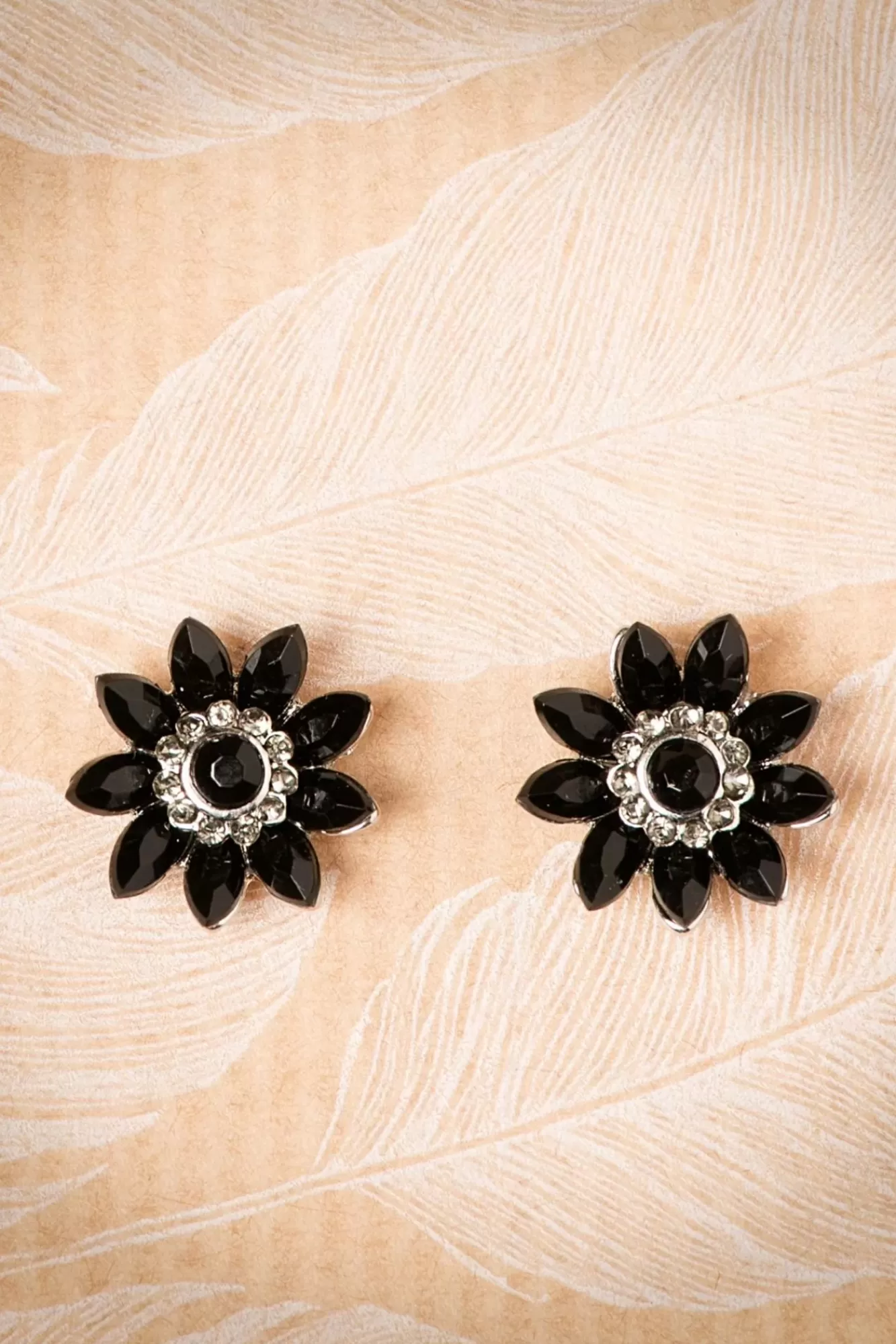 Best Lovely Audrey Jet Flower Ohrstecker In Schwarz Und Silber