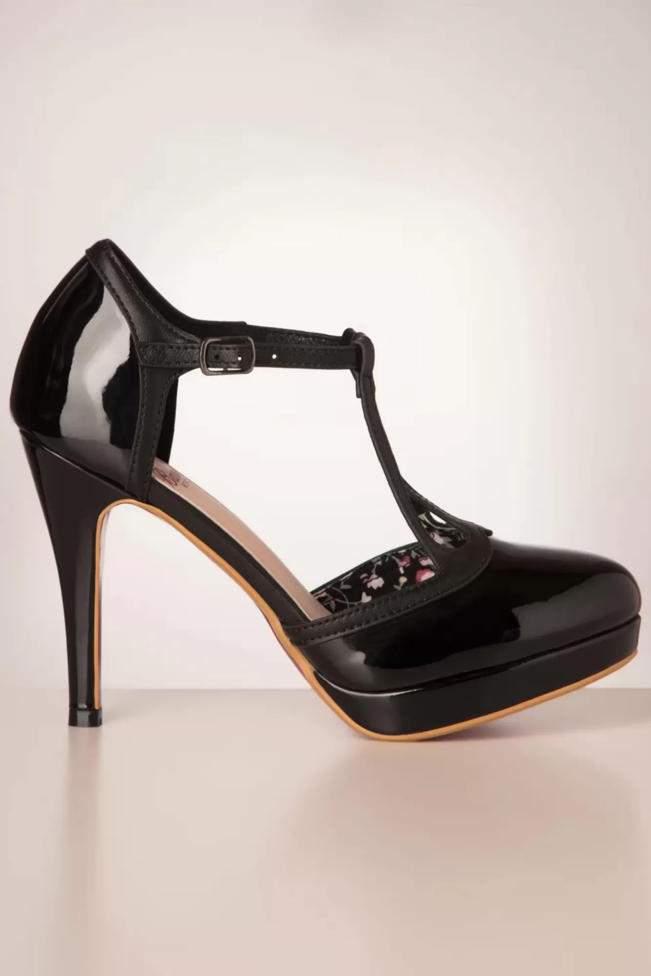 New Banned Retro Betty Pumps In Schwarz