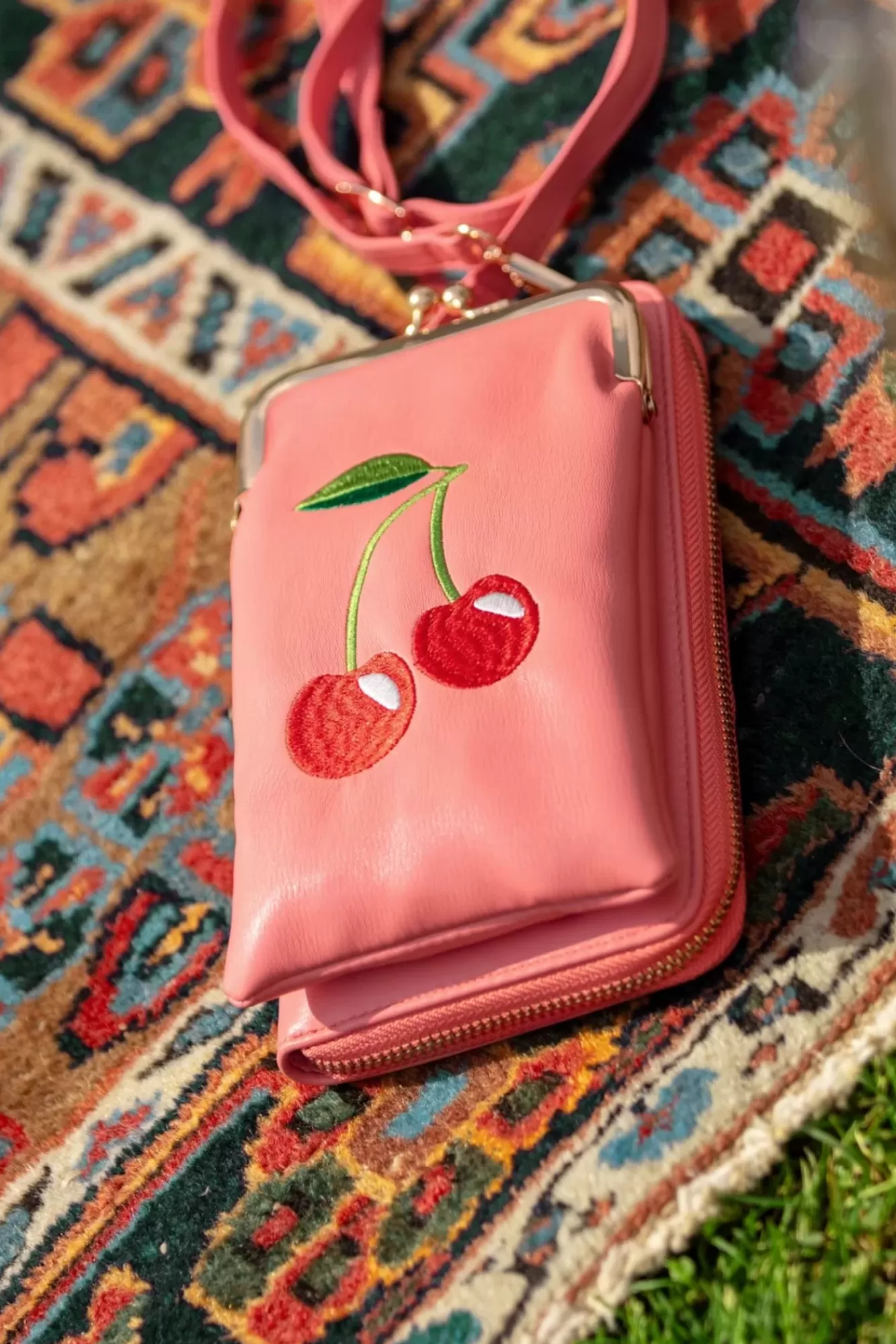 Clearance Banned Retro Cherry Pie Handytasche In Korallenrosa