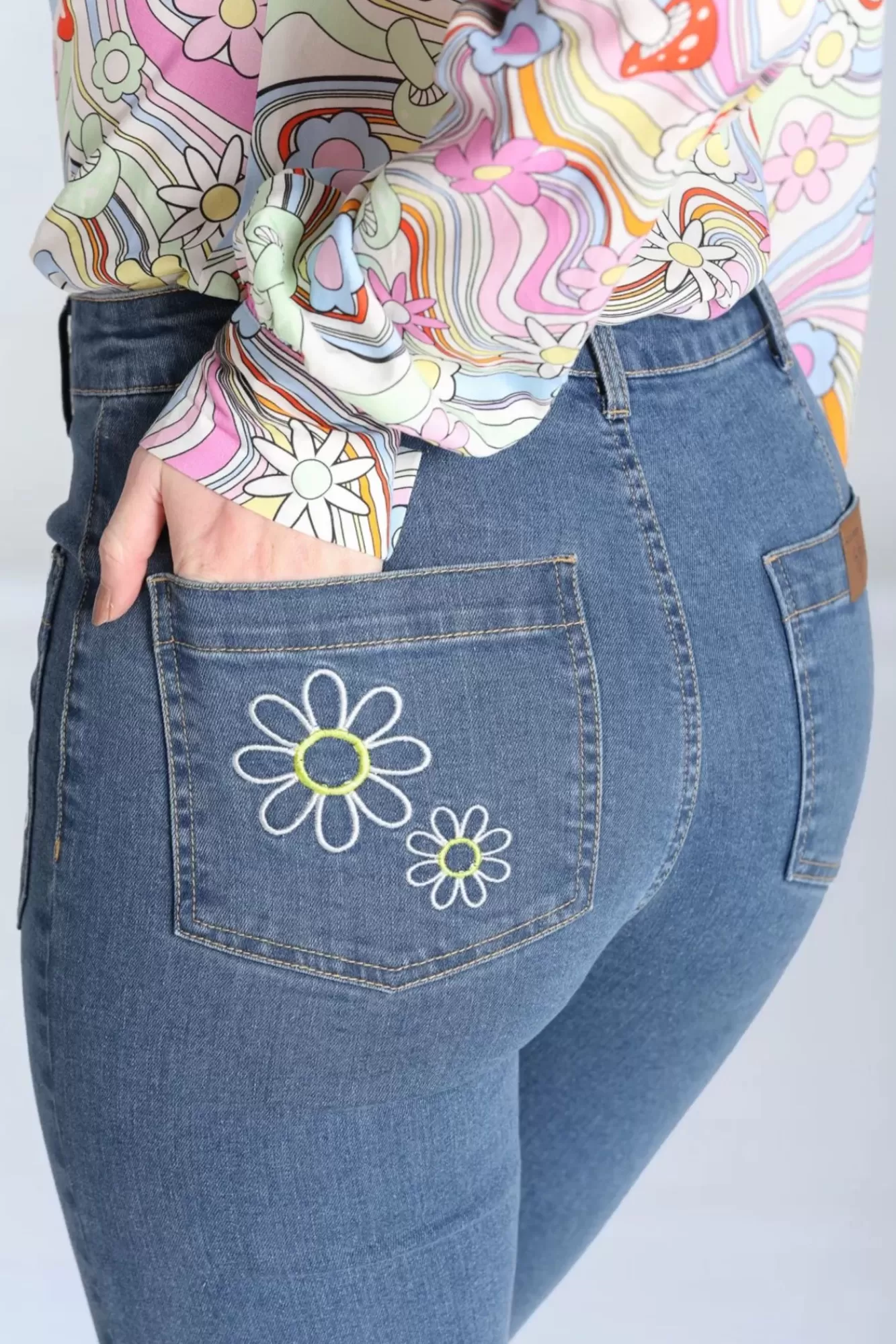 Hot Bunny Daisy Flower Power Jeans In Hellblau