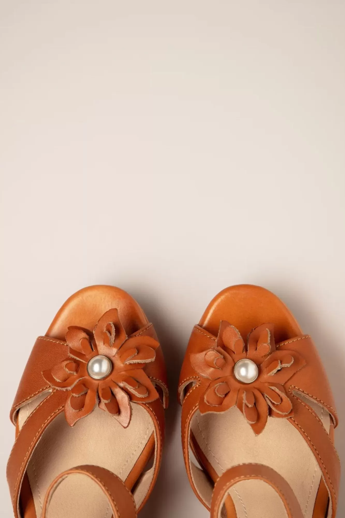 Flash Sale Chelsea Crew Daisy-Ledersandalen In Cognac