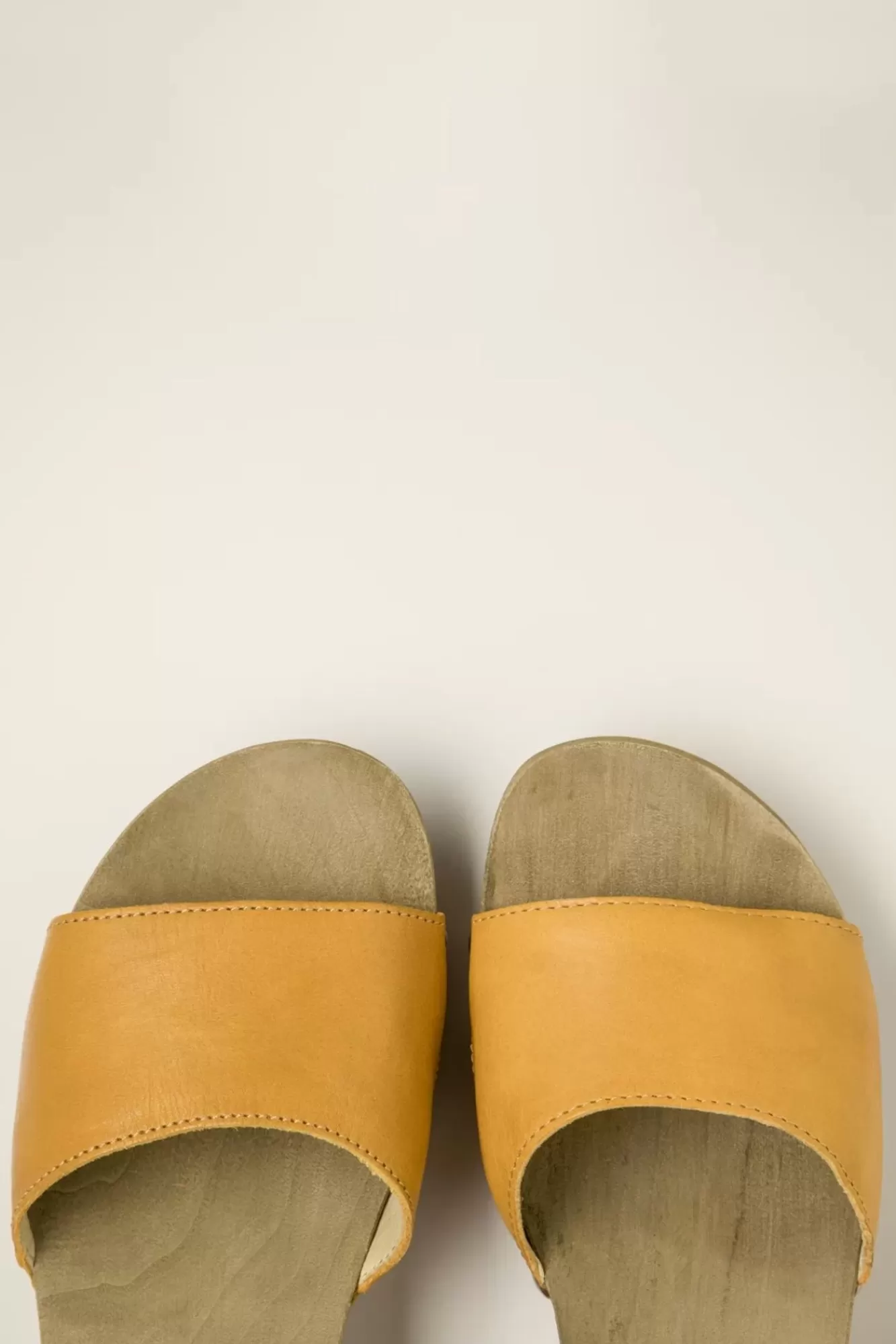 Cheap Gru00fcnbein Erni Slip On Clogs In Gelb