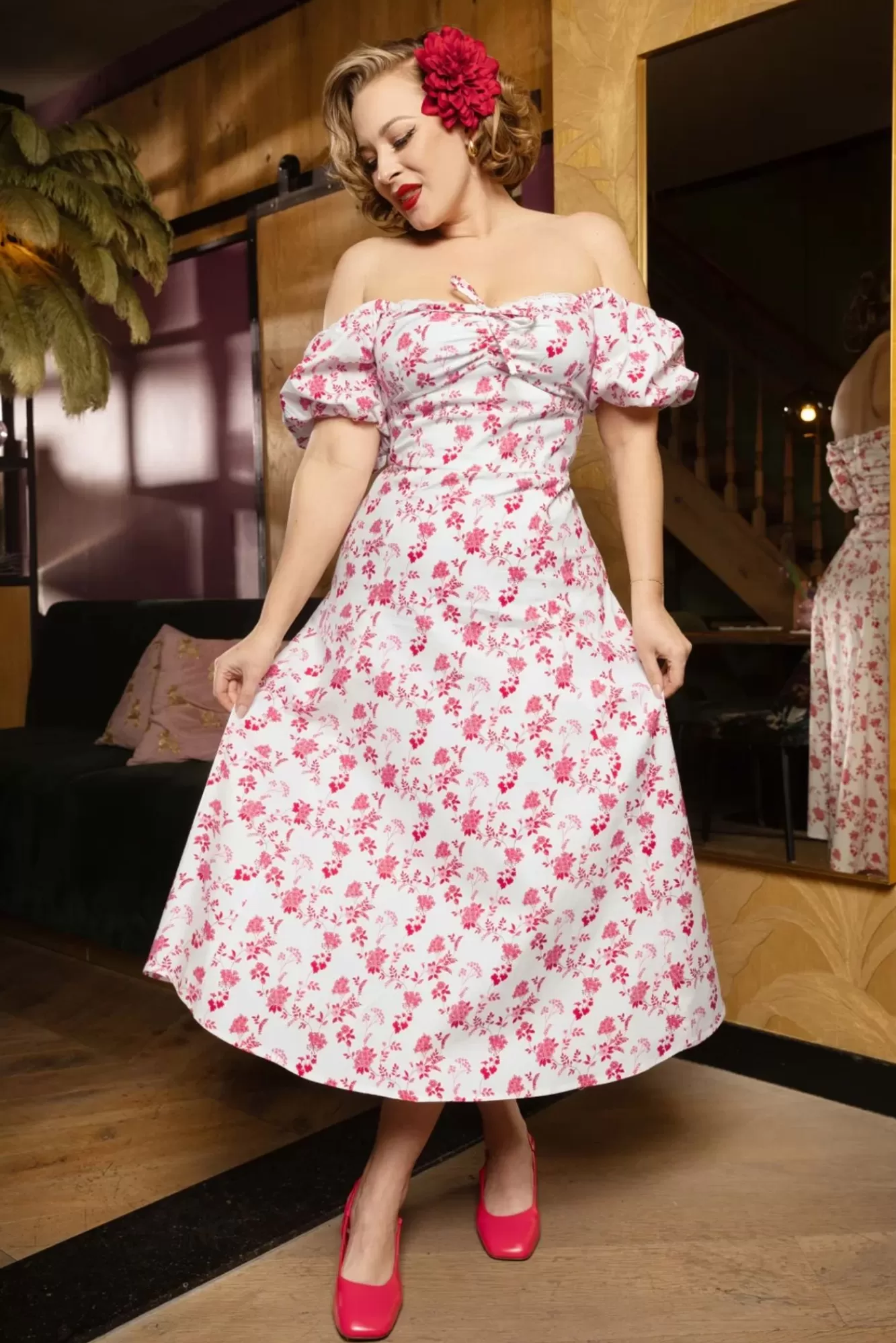 Best Sale Timeless Femke Floral Swing Kleid In Weis Und Zedernrosa