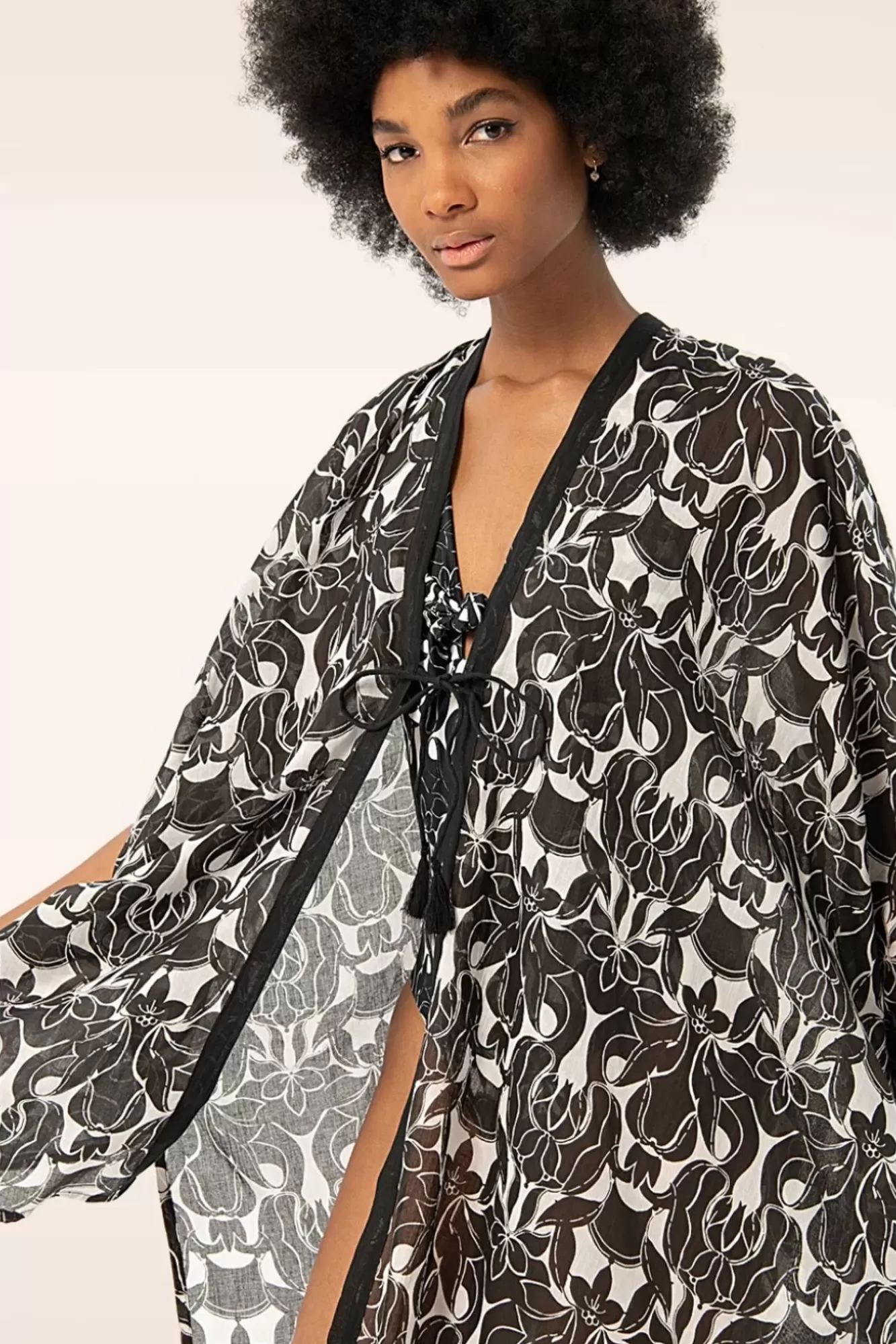 Store Surkana Inka Kimono In Schwarz