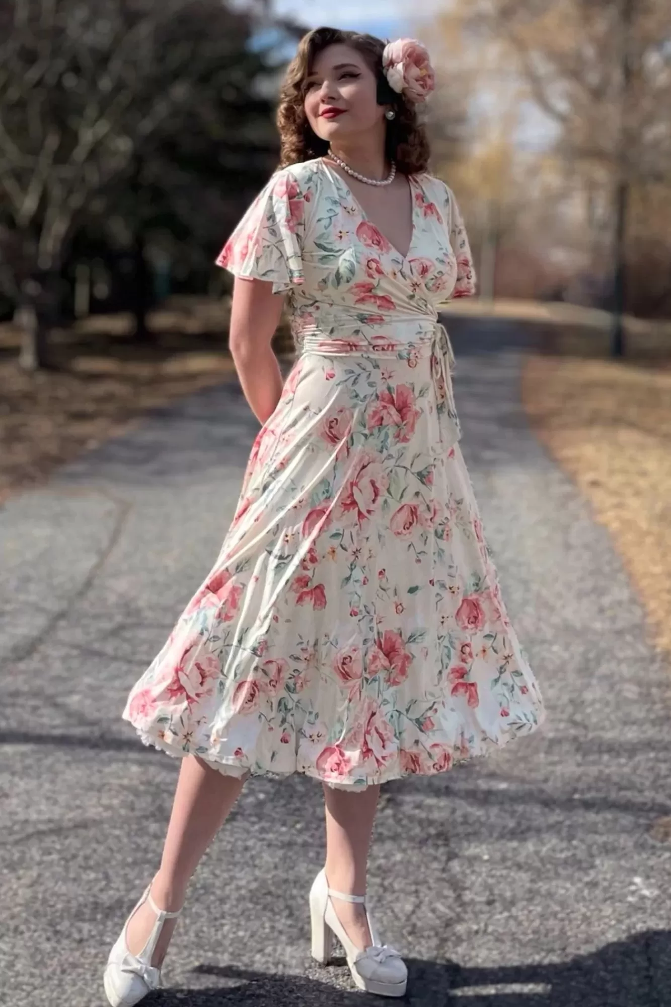 Online Vintage Chic for Topvintage Irene Flower Cross Over Swing Kleid In Seidigem Creme