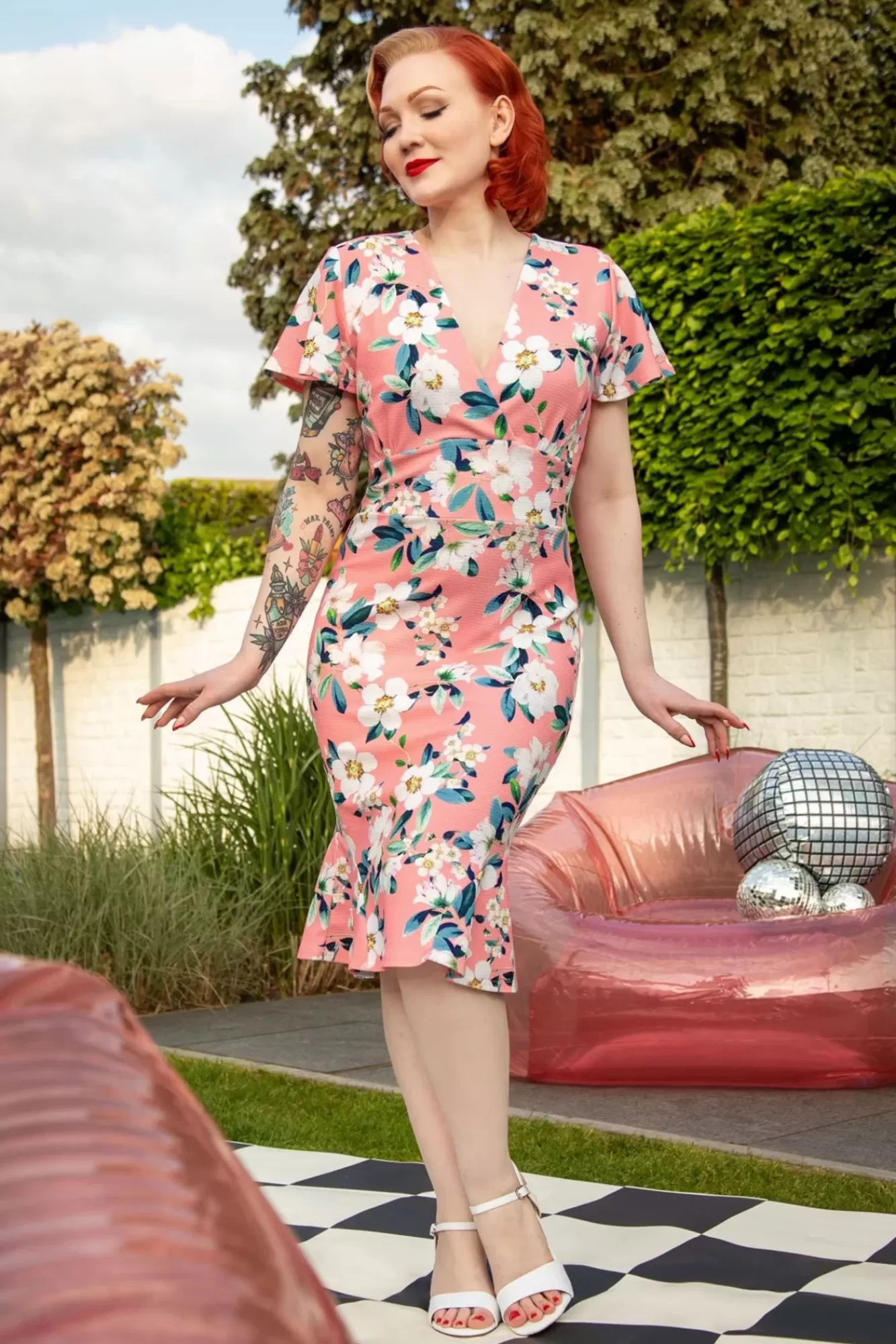 New Vintage Chic for Topvintage Katie Floral Etuikleid In Pfirsich