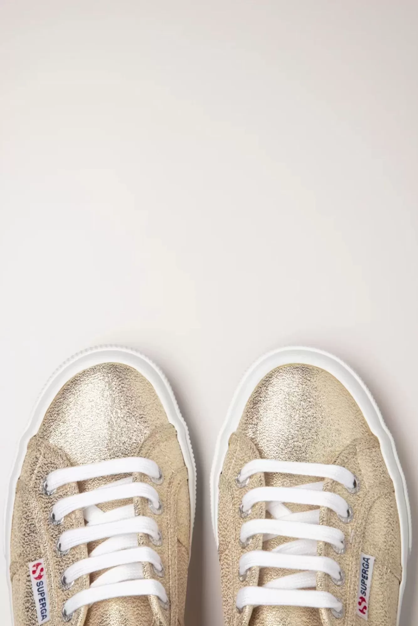 Shop Superga Klassische Glitzer-Sneaker In Gold