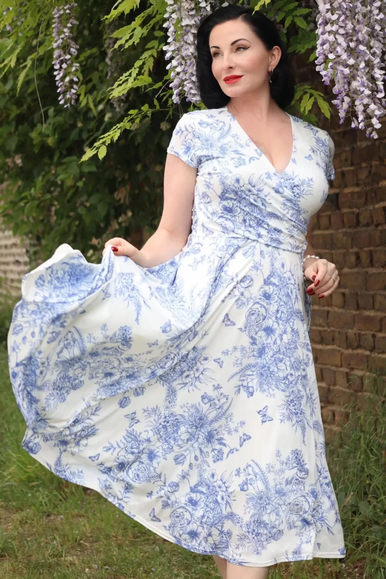 Online Vintage Chic for Topvintage Layla Floral Swing Kleid In Weis Und Blau