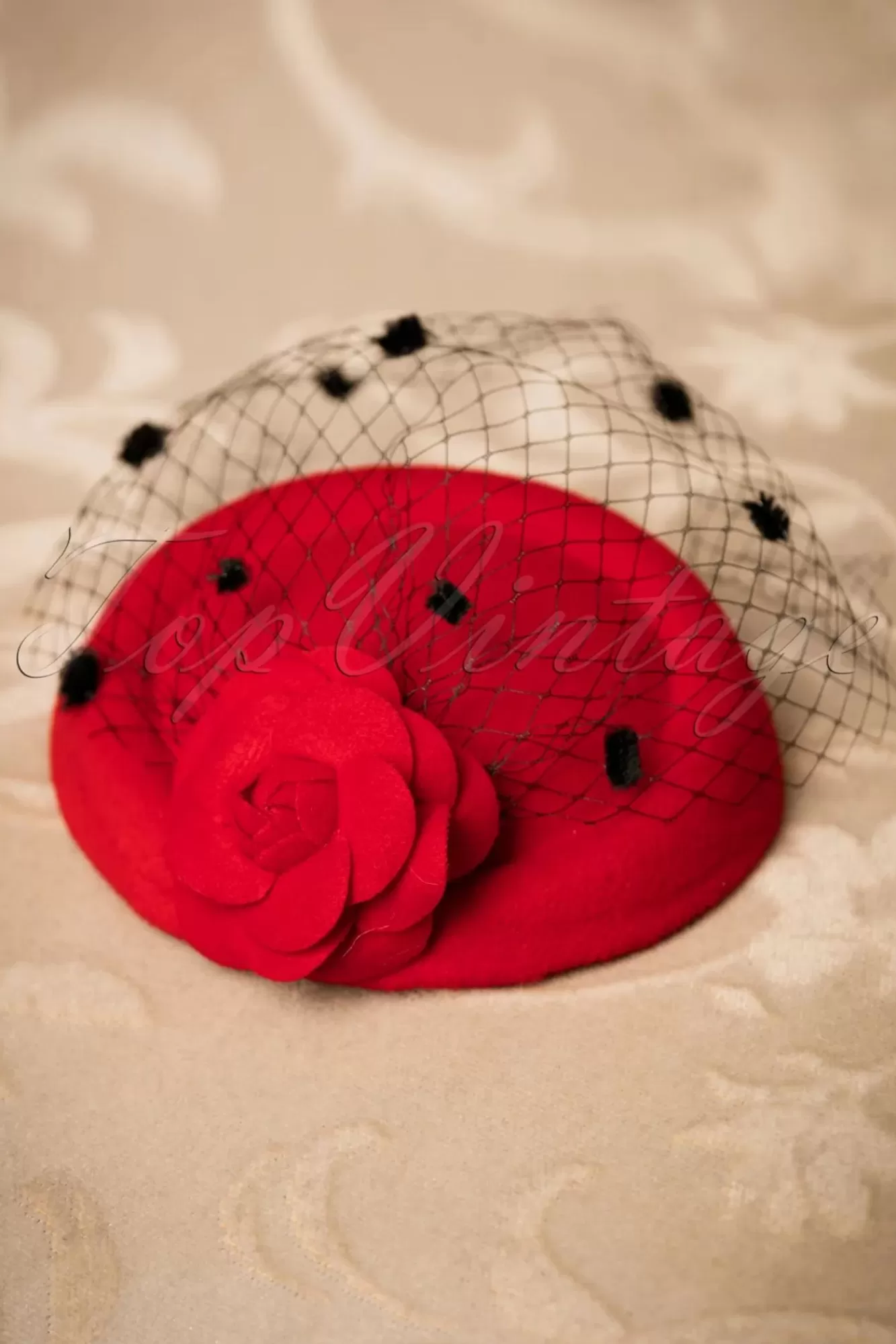 Best Banned Retro Marilyn Fascinator In Rot