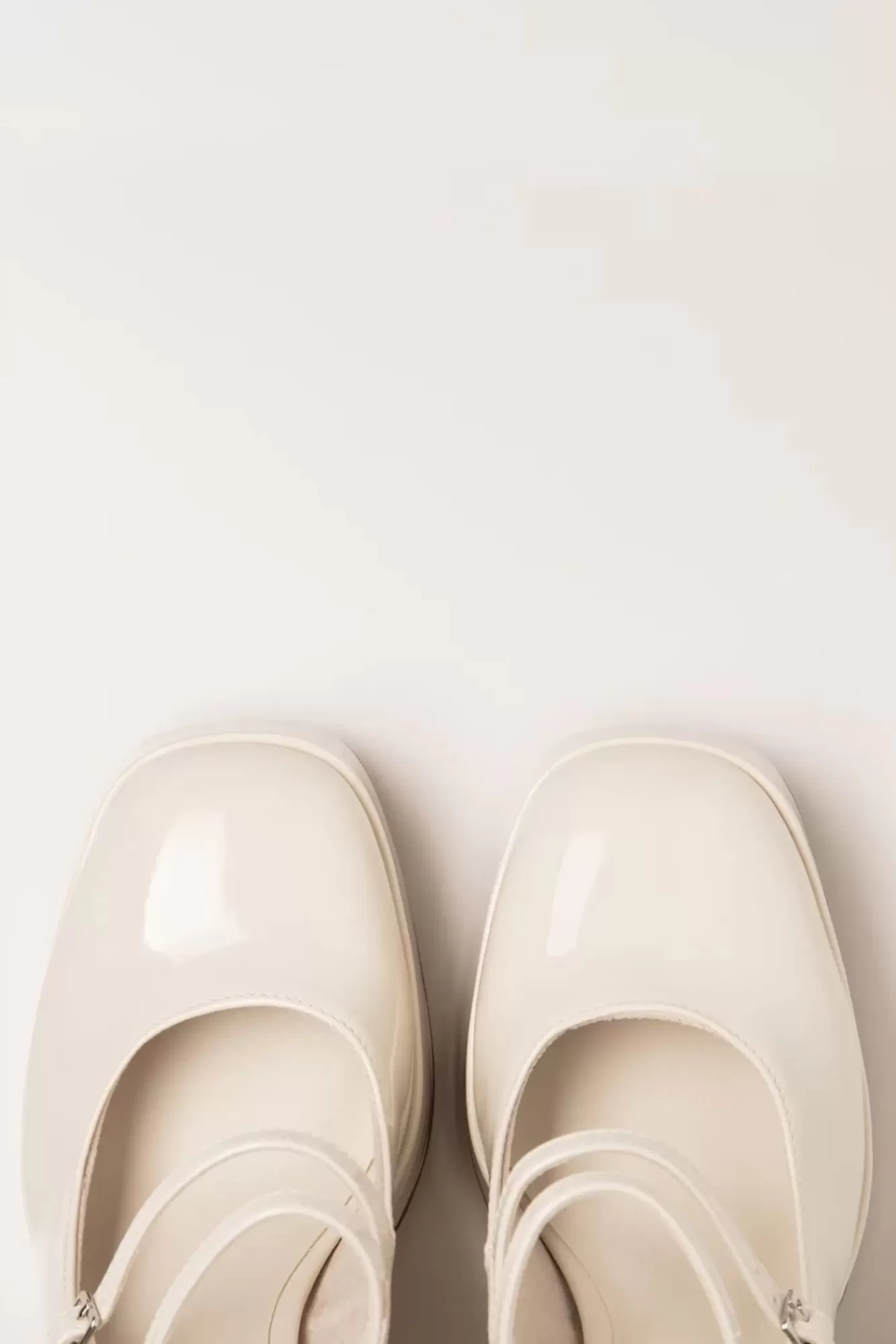 Discount Tamaris Minnie Platform Pumps In Ivory