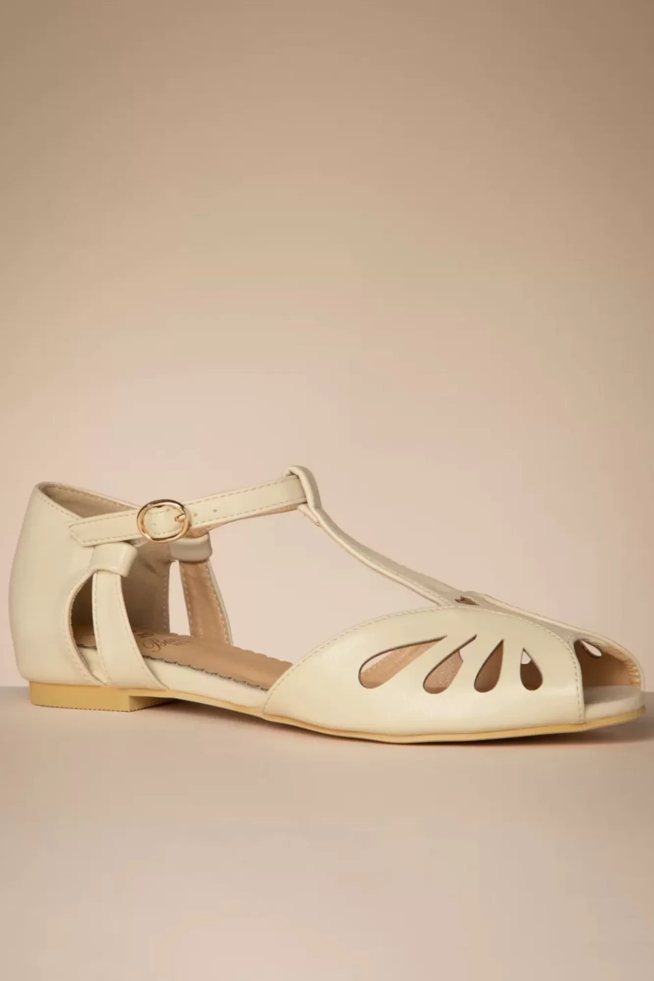 Fashion Banned Retro Secret Love Flats In Creme