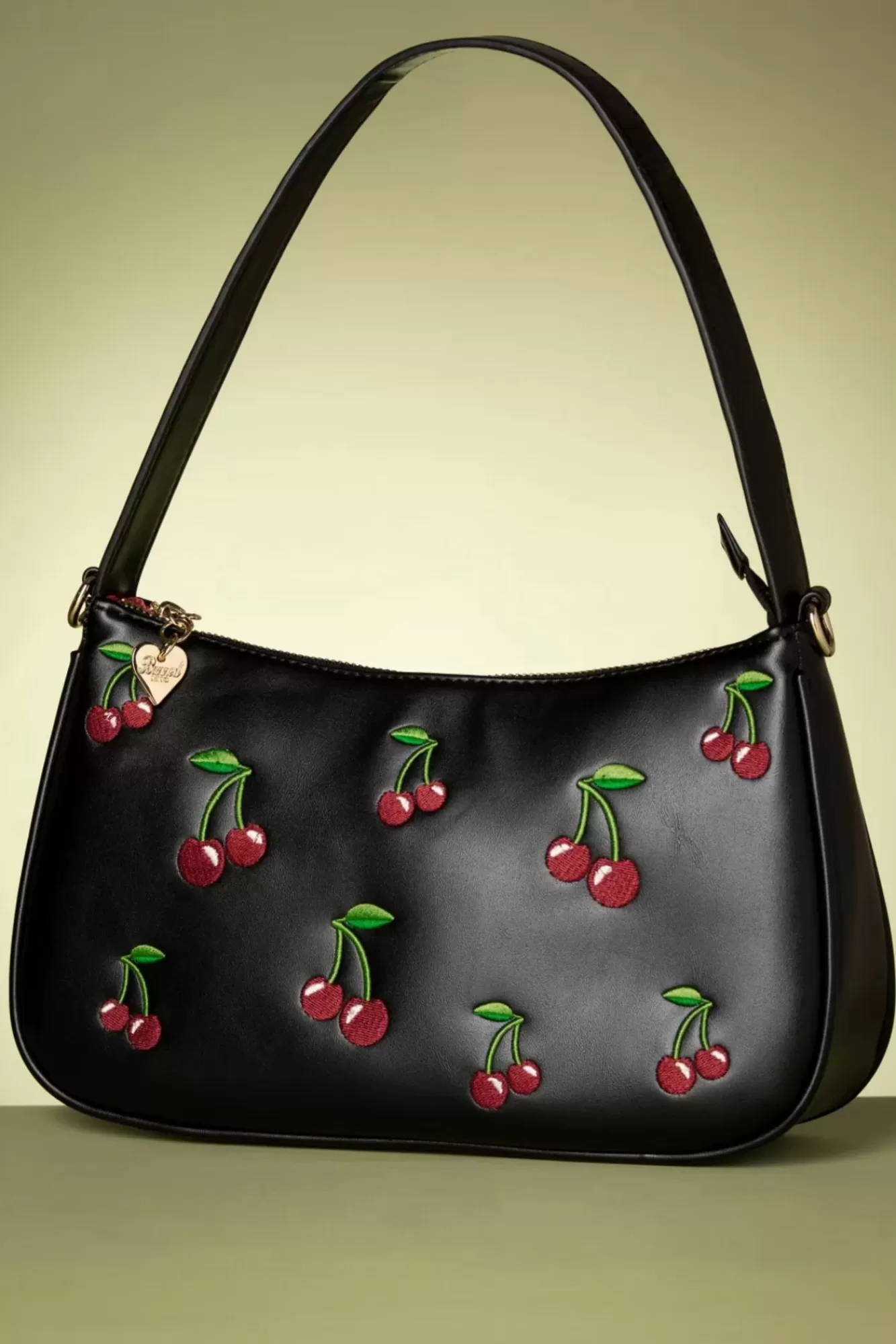 Outlet Banned Retro Wild Cherry Handtasche In Schwarz