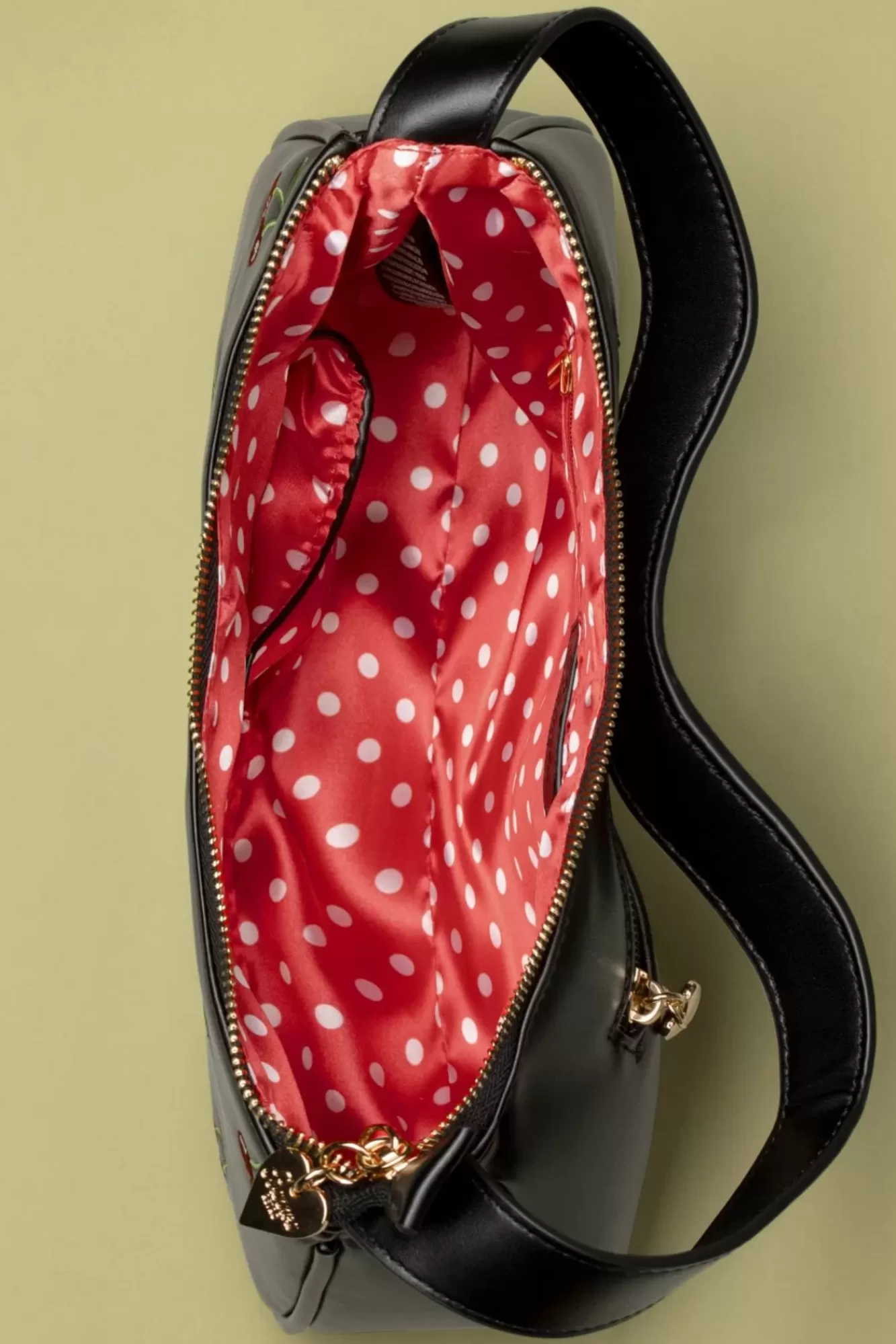 Outlet Banned Retro Wild Cherry Handtasche In Schwarz